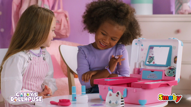 Tauche ein in die magische Welt von Gabby's Dollhouse! Tauche ein in die magische Welt von Gabby's Dollhouse!