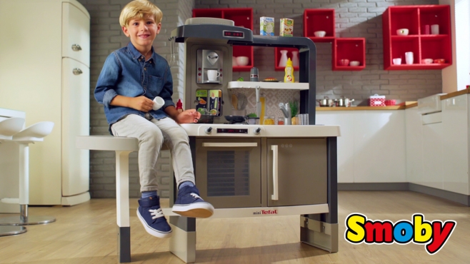 Mitwachsende Design-Spielküche mit höhenverstellbarer Arbeitsplatte
