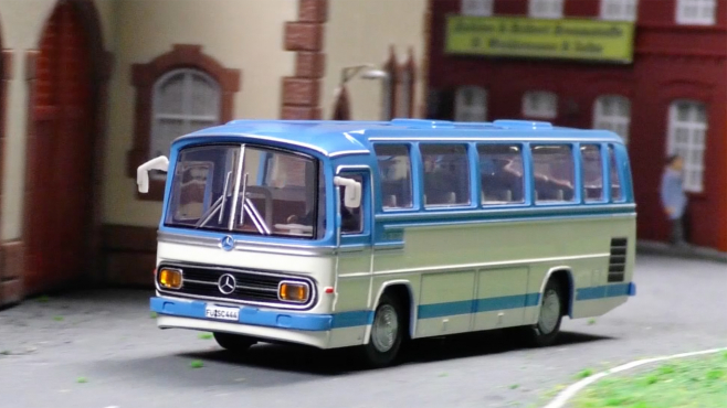 1:87 Mercedes-Benz Bus O302 blau